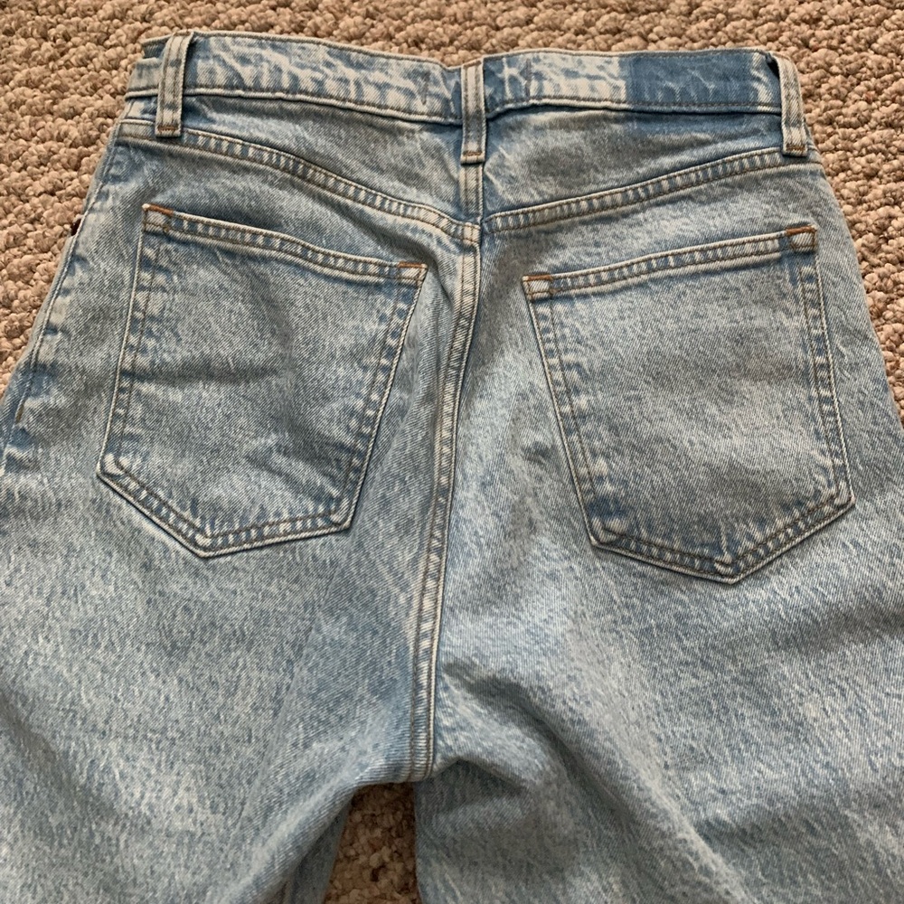 Light wash Abercrombie 90s straight ultra high rise